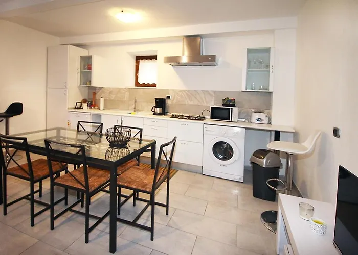 Non Agibile Definitivamente Tatil Evi Colico